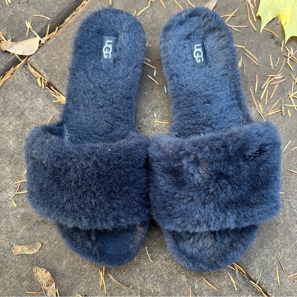 UGG navy blue Fluffy Slippers size 7 slides NWOT - Picture 4 of 10